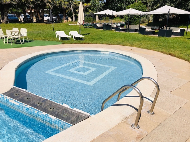 Imagen de la piscina del Bungalows Papalús. Foto 18