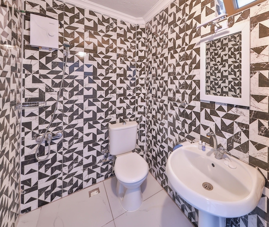 Imagen de la habitación del Burc Hotel. Foto 16