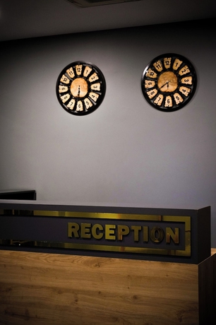 Imagen de los interiores del Bur&ccedil; Airport Hotel. Foto 14