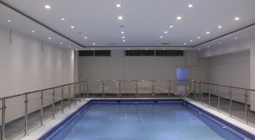 Imagen de la piscina del Burj Alhayah Hotel Suites Alfalah. Foto 20