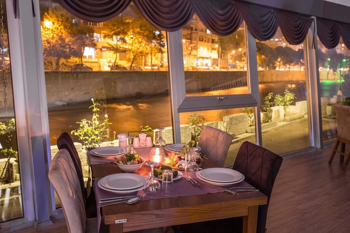 Imagen del bar/restaurante del Buyuk Amasya Oteli. Foto 2