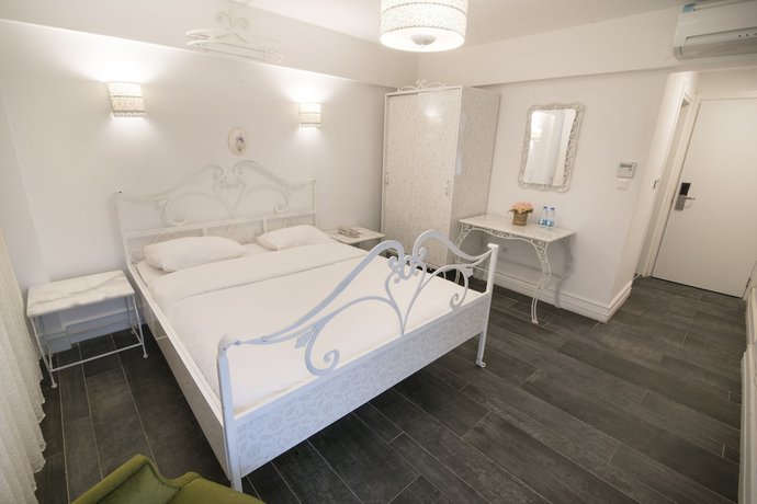 Imagen de la habitación del Buyukada Port Hotel. Foto 5