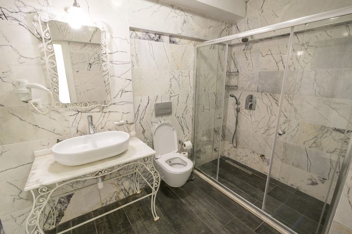 Imagen de la habitación del Buyukada Port Hotel. Foto 6