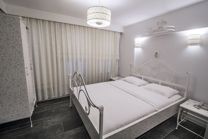 Imagen de la habitación del Buyukada Port Hotel. Foto 8