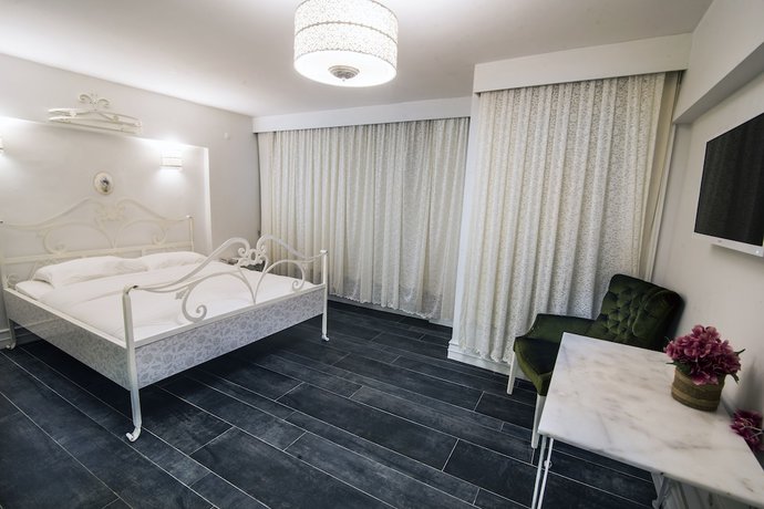 Imagen de la habitación del Buyukada Port Hotel. Foto 9