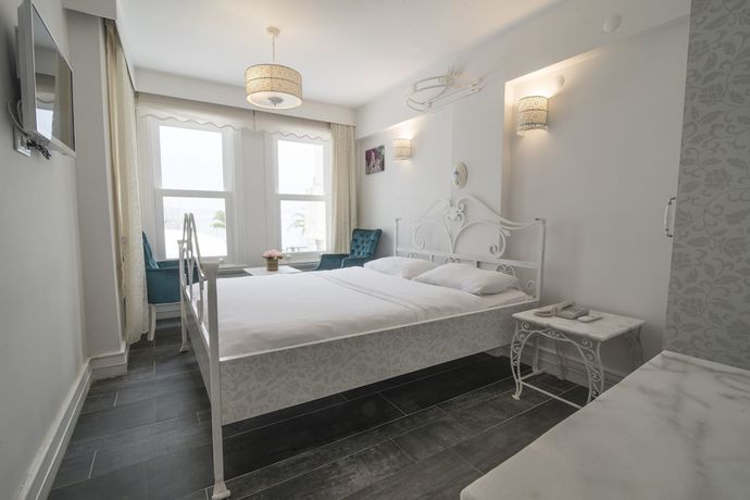 Imagen de la habitación del Buyukada Port Hotel. Foto 12