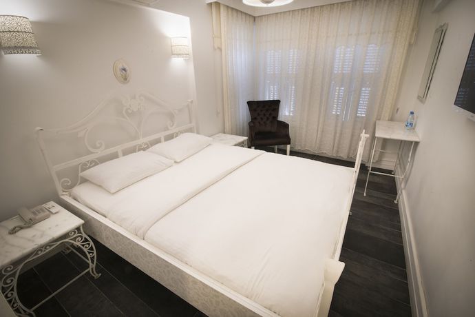 Imagen de la habitación del Buyukada Port Hotel. Foto 16