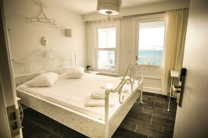 Imagen de la habitación del Buyukada Port Hotel. Foto 18