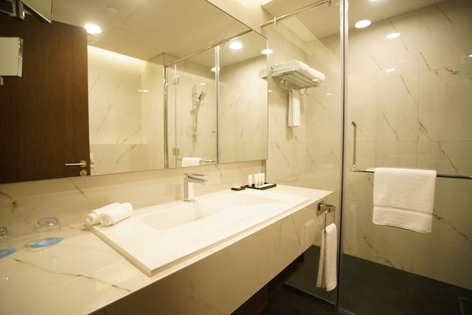 Imagen de la habitación del C - Hotel and Suites Doha. Foto 6