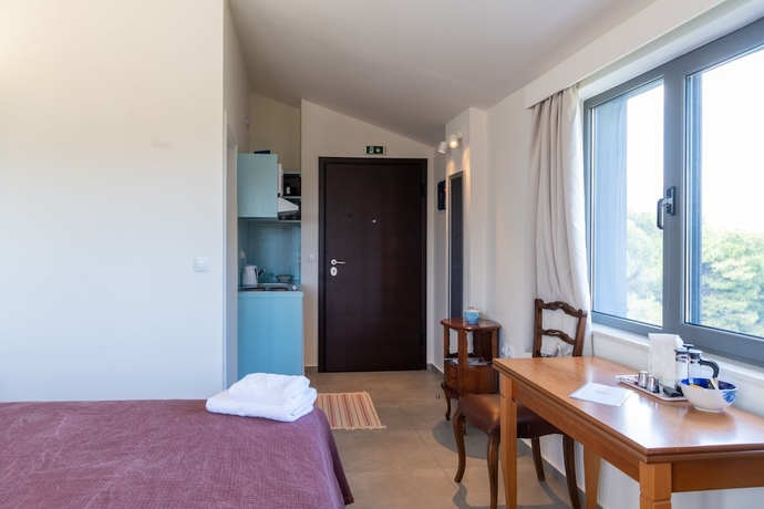 Imagen de la habitación del CHROMA Lodge Pikermi. Foto 9