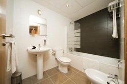 Imagen de la habitación del CSSuites Castell&oacute;n. Foto 4