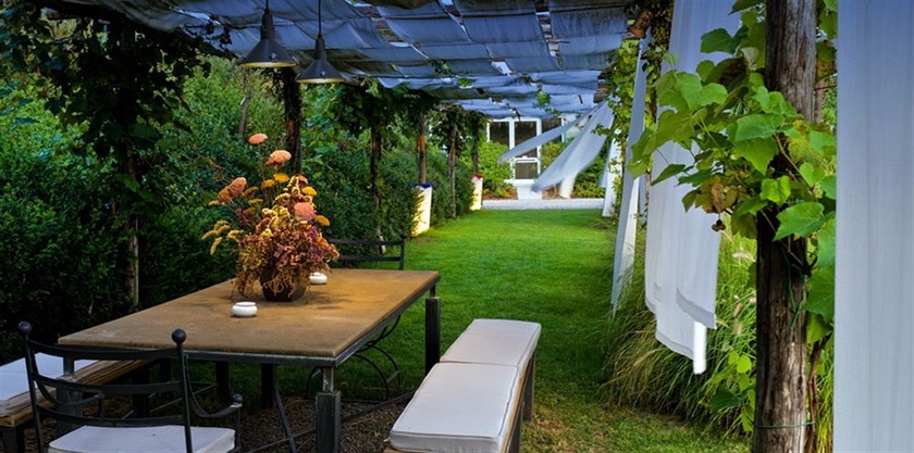 Imagen de los exteriores del Ca De Frati. Foto 9