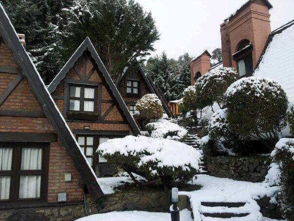 Imagen de los exteriores del Caba&ntilde;as Antilhue. Foto 5