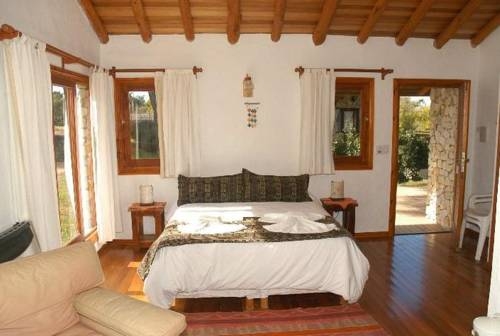 Imagen de la habitación del Caba&ntilde;as Los Ciruelos. Foto 4