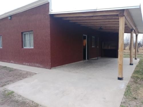 Imagen general del Caba&ntilde;as rodeada de vi&ntilde;edos con piscina. Foto 8
