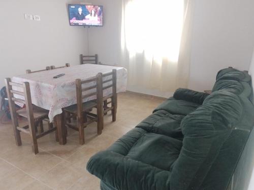 Imagen de la habitación del Caba&ntilde;as rodeada de vi&ntilde;edos con piscina. Foto 20