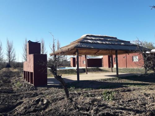 Imagen general del Caba&ntilde;as rodeada de vi&ntilde;edos con piscina. Foto 15