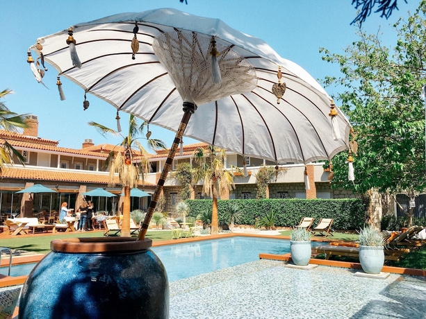 Imagen de la piscina del Cadde 75. Foto 18