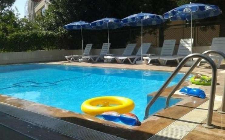 Imagen de la piscina del Cagan Hotel. Foto 19