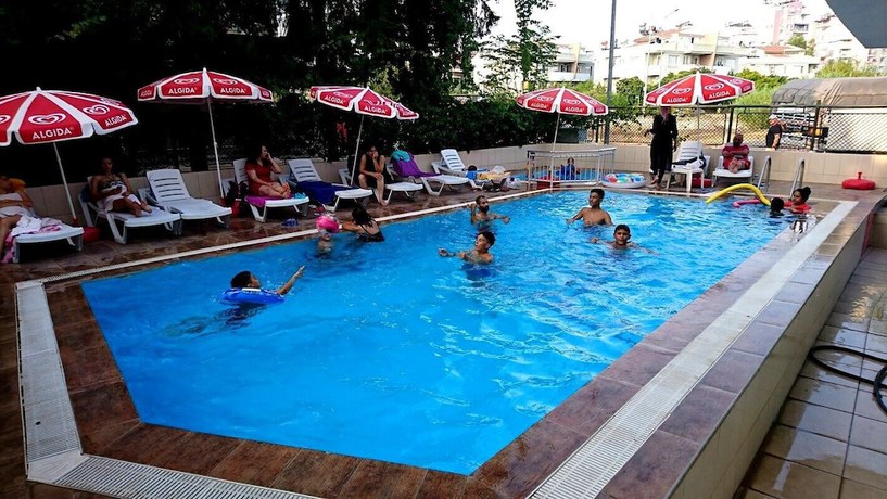 Imagen de la piscina del Cagan Hotel. Foto 20