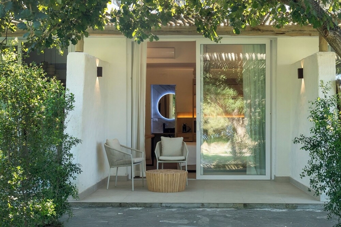 Imagen de la habitación del Cala Lupo Resort. Foto 8