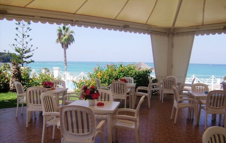 Imagen del bar/restaurante del Cala Petrosa Resort. Foto 3