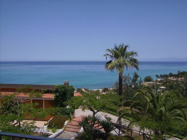 Imagen de los exteriores del Cala Petrosa Resort. Foto 14