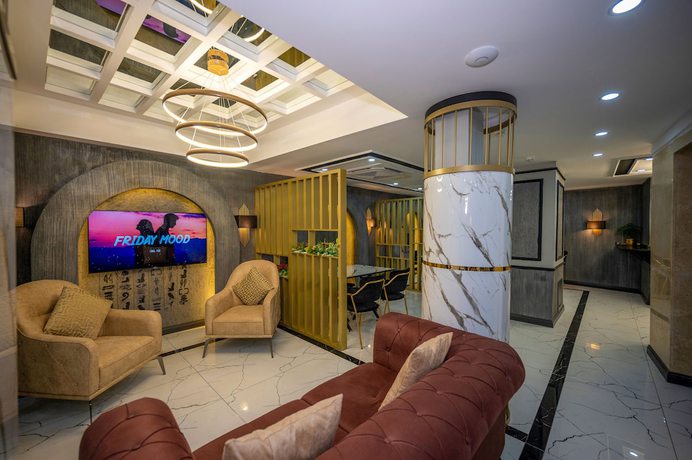 Imagen de los interiores del California Hotel. Foto 18