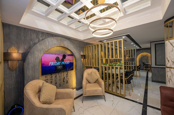 Imagen de los interiores del California Hotel. Foto 19