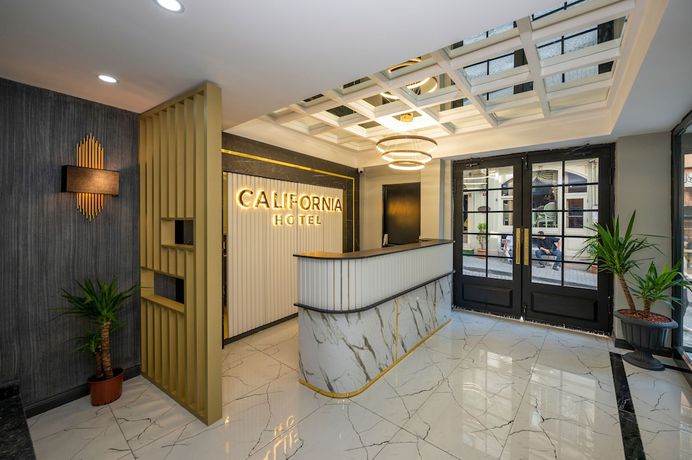 Imagen de los interiores del California Hotel. Foto 20