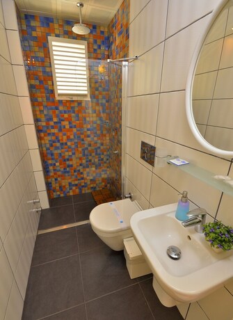Imagen de la habitación del Calis Hotel. Foto 16