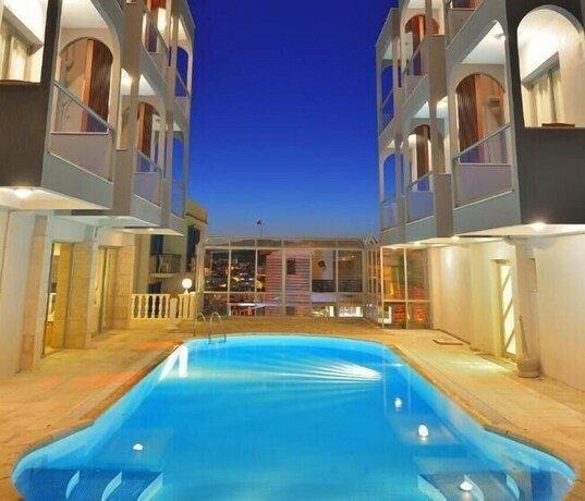 Imagen de la piscina del Calis Hotel. Foto 25