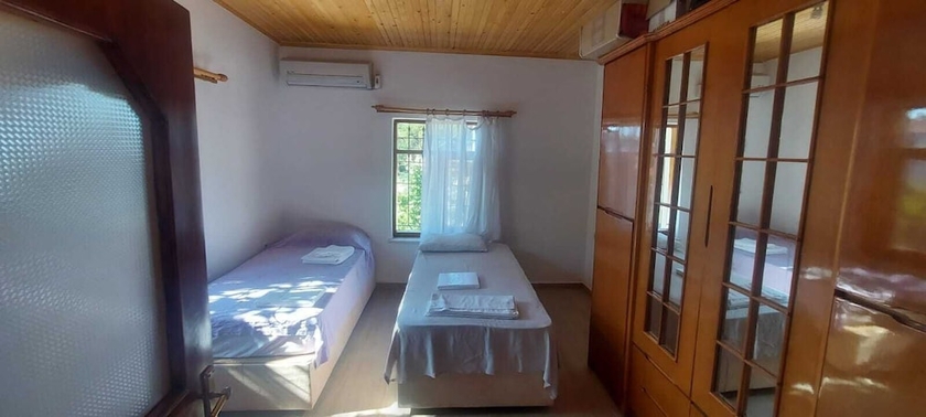 Imagen de la habitación del Camlaralti Pansiyon. Foto 12