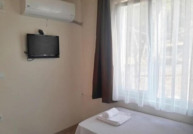 Imagen de la habitación del Camlaralti Pansiyon. Foto 15