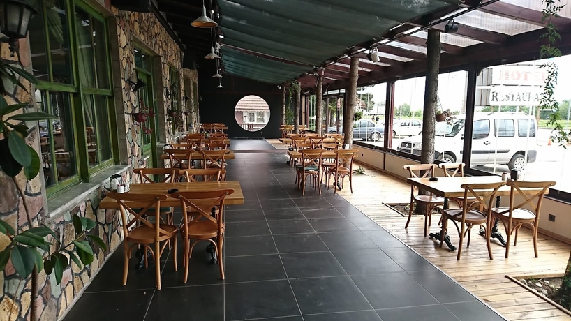 Imagen del bar/restaurante del Camlicesme Hotel. Foto 4