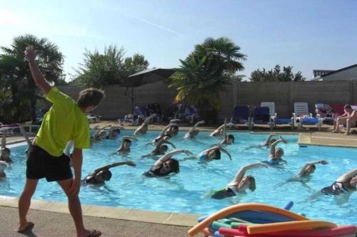 Imagen general del Camping 4 &eacute;toiles - Piscine - cca0chh. Foto 16