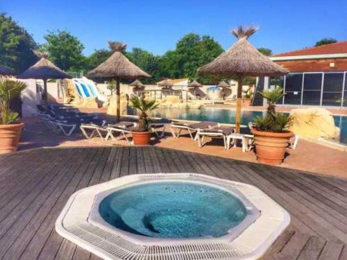 Imagen general del Camping 5 &eacute;toiles - Piscine - eeaibb. Foto 4