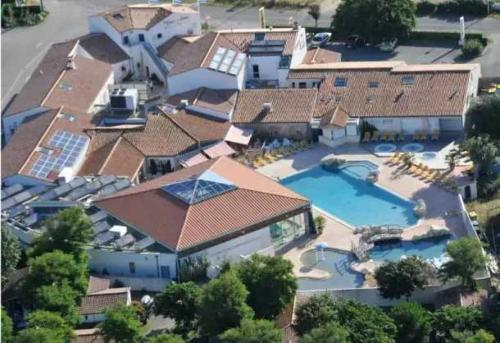 Imagen general del Camping 5 &eacute;toiles - Piscine - eeaibb. Foto 8