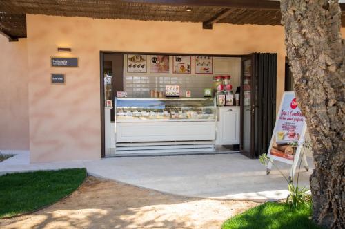 Imagen general del Camping Cala Pola. Foto 5