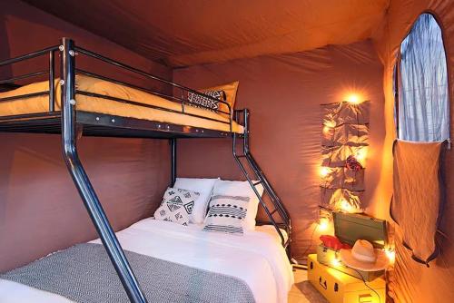 Imagen de la habitación del Camping Cala Pola. Foto 20