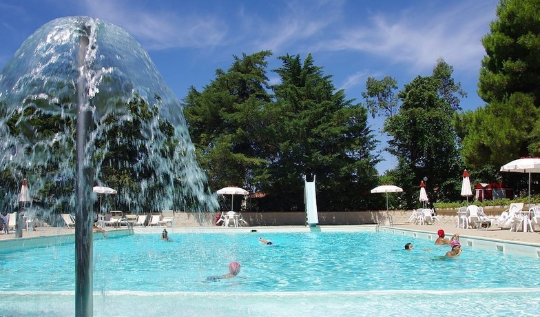 Imagen de la piscina del Camping Campo al Fico. Foto 16