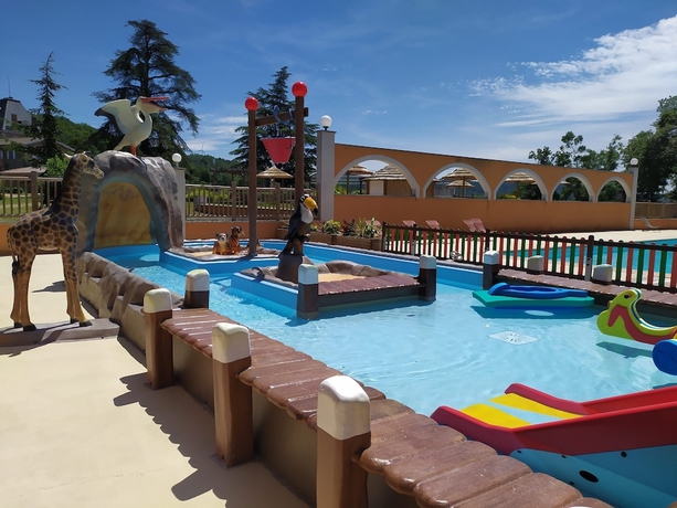 Imagen de la piscina del Camping Domaine de Senaud. Foto 16