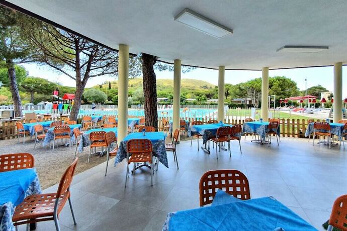 Imagen del bar/restaurante del Camping Lacona Pineta. Foto 10