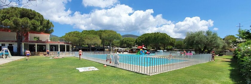 Imagen general del Camping Lacona Pineta. Foto 3