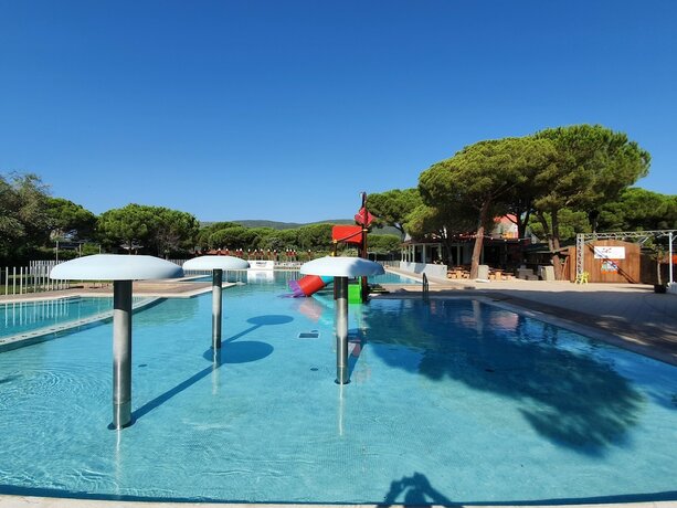 Imagen general del Camping Lacona Pineta. Foto 4