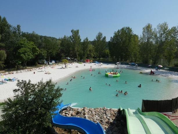 Imagen general del Camping Le Plan d\'Eau Saint Charles. Foto 1