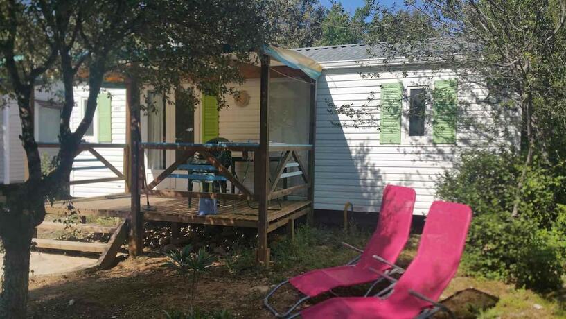 Imagen general del Camping Le Sous Bois, Saint-Maurice-d'Ibie. Foto 1