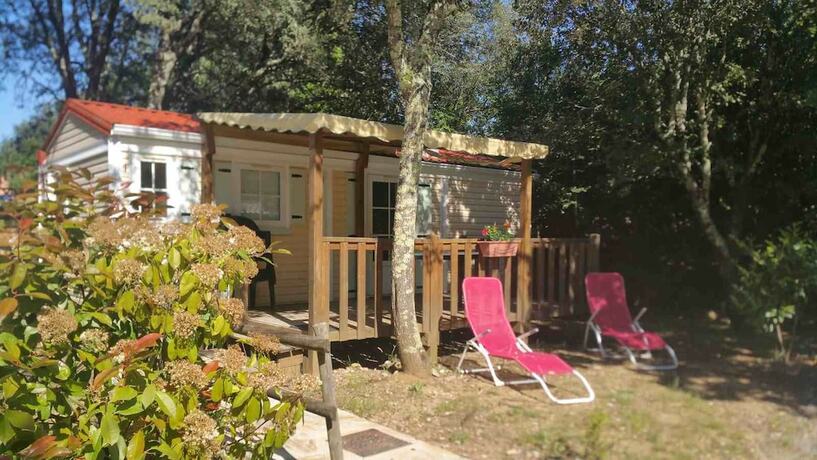 Imagen general del Camping Le Sous Bois, Saint-Maurice-d'Ibie. Foto 12