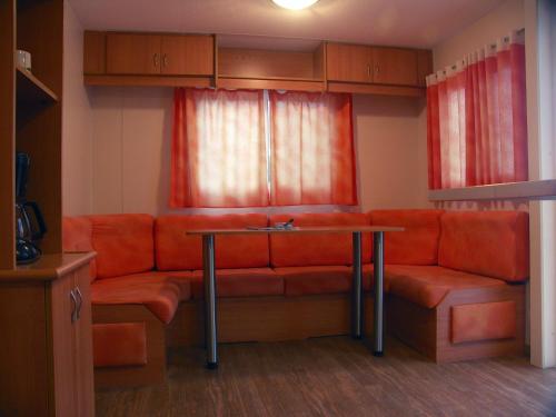 Imagen de la habitación del Camping Naturista El Port&uacute;s. Foto 19