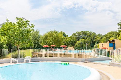 Imagen general del Camping Sites et Paysages Les Pr&eacute;s Hauts. Foto 4